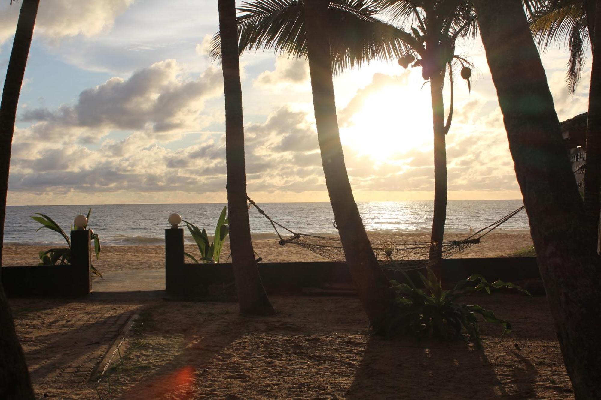 Prana Beach Hotel Ex Guli ヒッカドゥワ エクステリア 写真